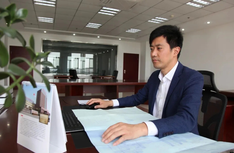 海安名匠丨江蘇鵬飛集團(tuán)股份有限公司設(shè)計(jì)中心主任，高級(jí)工程師、高級(jí)技師李曉平